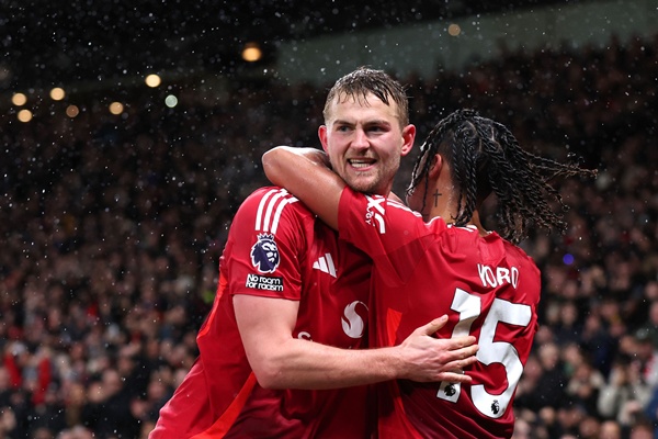 Manchester United: De Ligt dẫn dắt hàng thủ trẻ, tương lai vững chắc