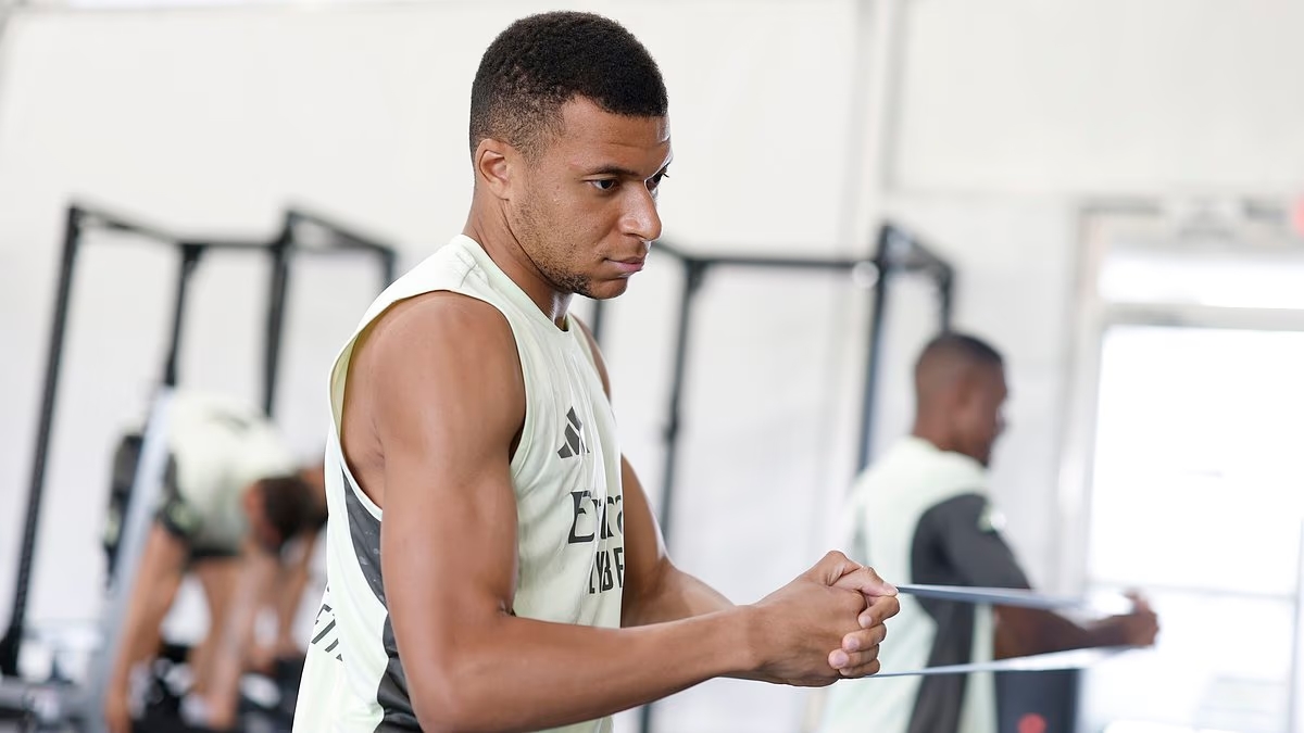 Mbappe và Quả bóng vàng 2025: Luis Figo nhận định khả năng cạnh tranh