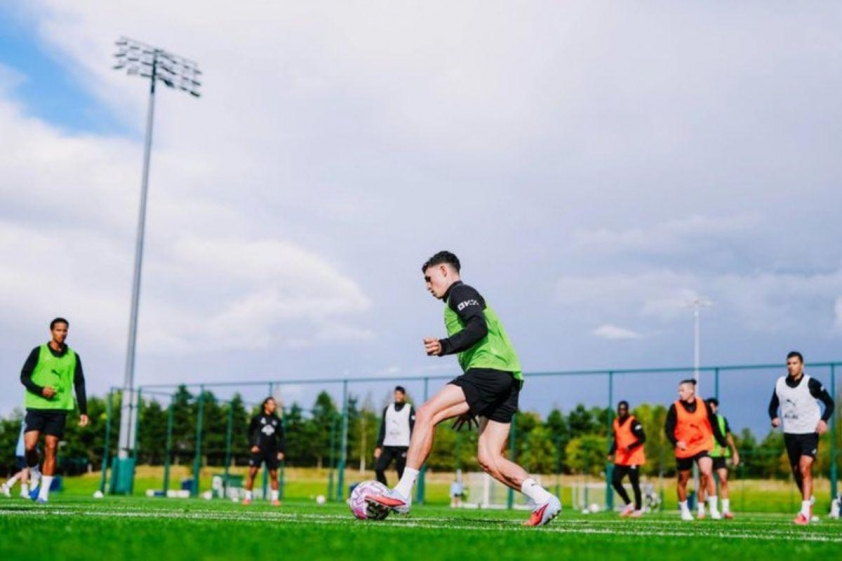 Foden trở lại trong trận derby Manchester